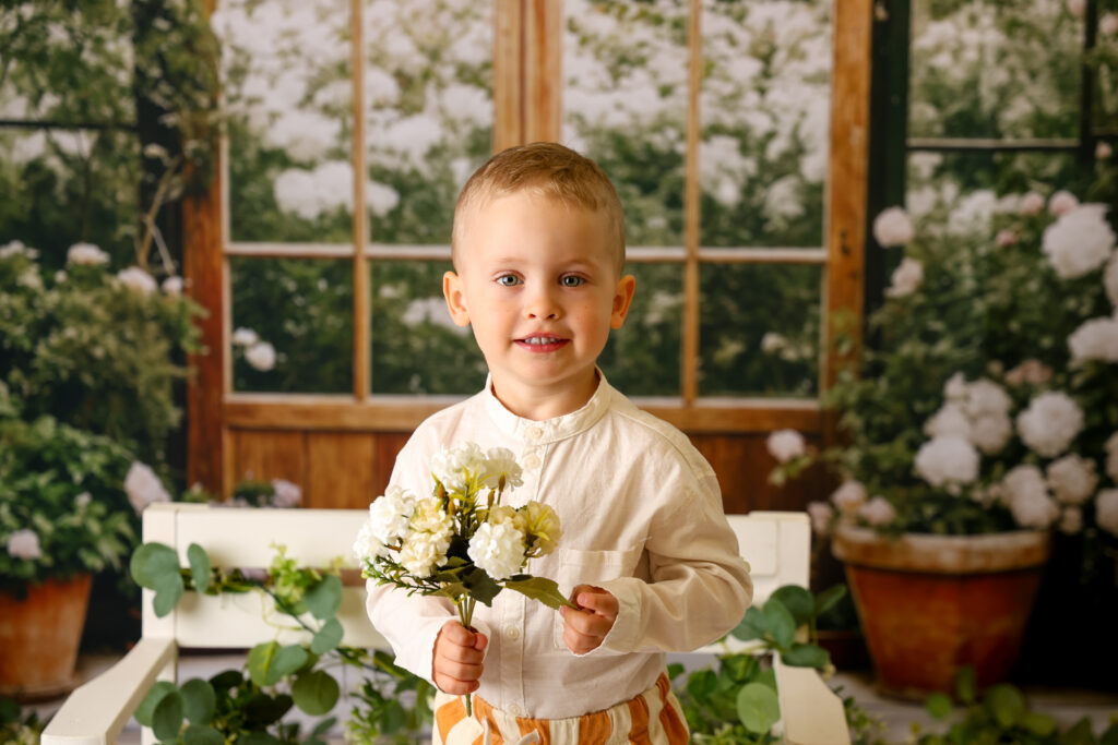 Sesja wiosenno-wielkanocna - dziecko w wiosennej aranżacji